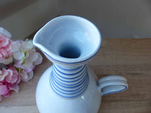 Vase grand pichet cruche en céramique bleu décor floral peint à la main, poterie travail artisanal, cadeau décoration maison thème bleu