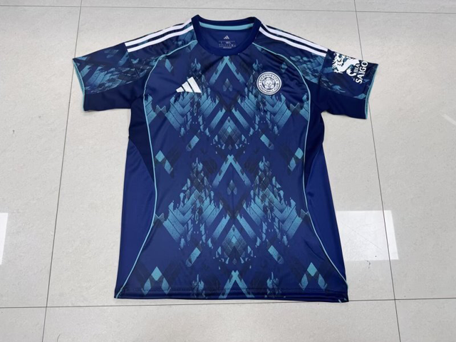 Segunda equipación Leicester City 25, 26