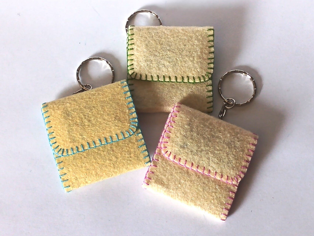 Llavero 3 en Raya Beige