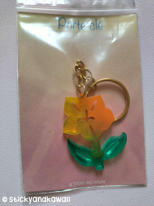 Porte clé fleur pétales pointus