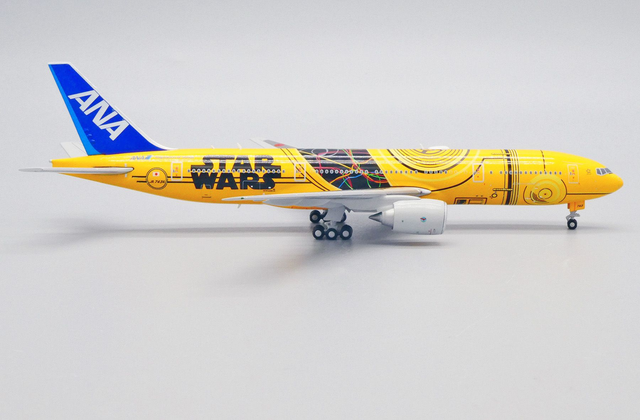 Boeing 777-200ER ANA "Star Wars" JA743A