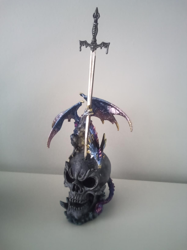 Dragon épee crâne 
