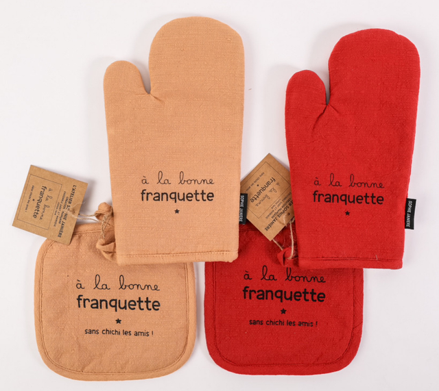 Gant et manique à la table 