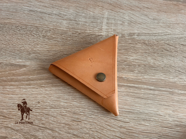 Porte-monnaie triangulaire en cuir - Coloris « Naturel » - Fabriqué à la main en France