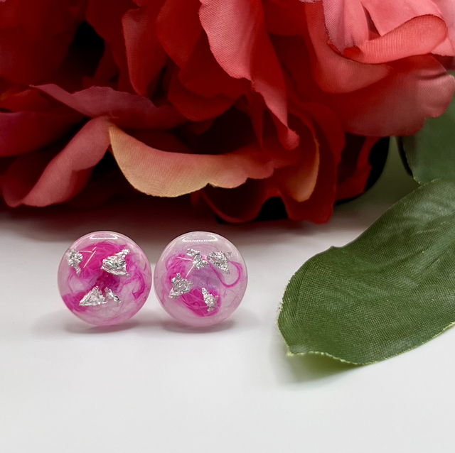 PinkBloom Resin Ohrstecker – Pink & Silberflocken