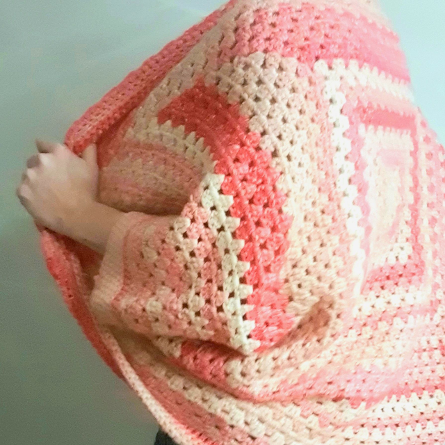 Gehaakt roze vest / shrug - handgemaakt