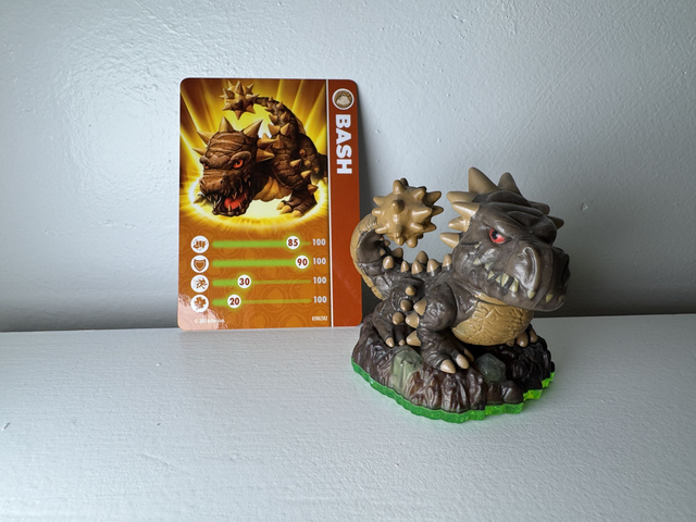 Bash - Earth - Skylanders - Spyro's Adventure