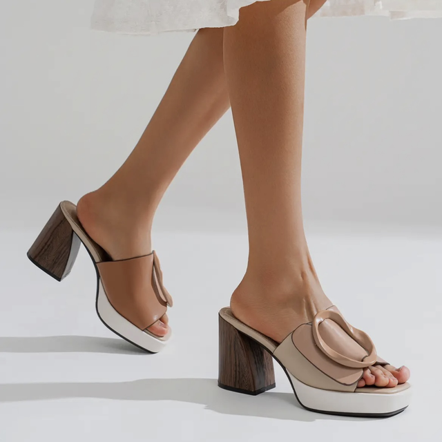Mules à plateforme nude 