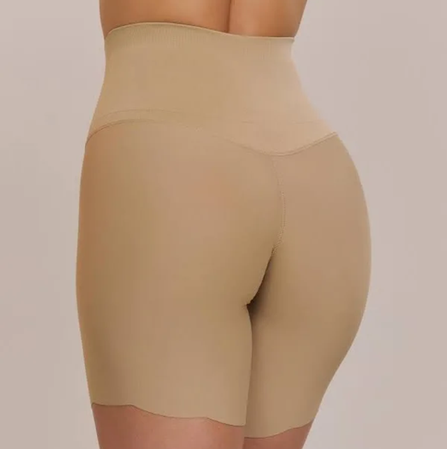 Bermuda Modeladora Corte a Laser Bege