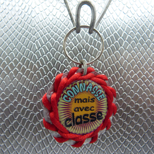 Porte clé Connasse mais avec classe