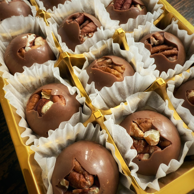 Chocolate w Pecan Walnut 