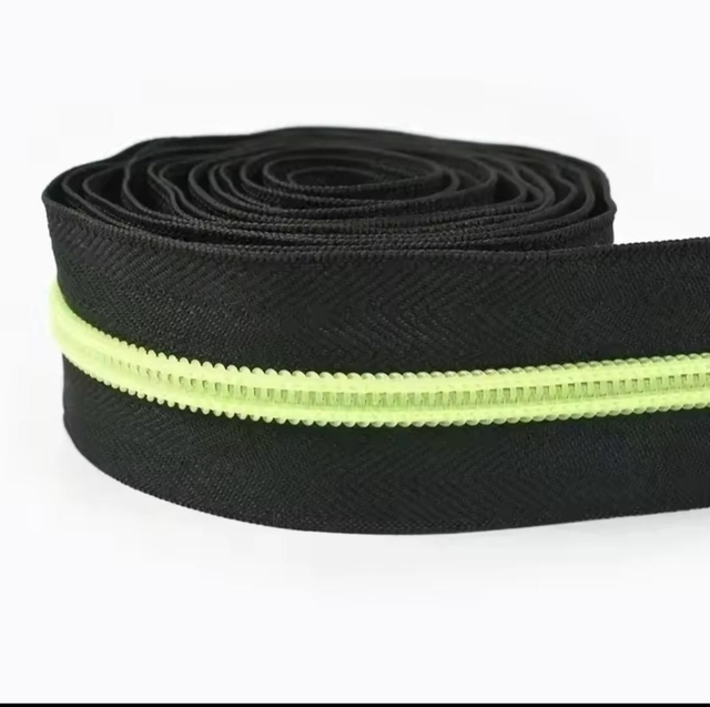 maille jaune fluo noire 