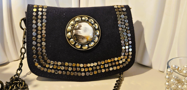 Sac à main bandoulière "Boho" en cuir marocain pour femme, cuir suédé pailleté clouté fait main