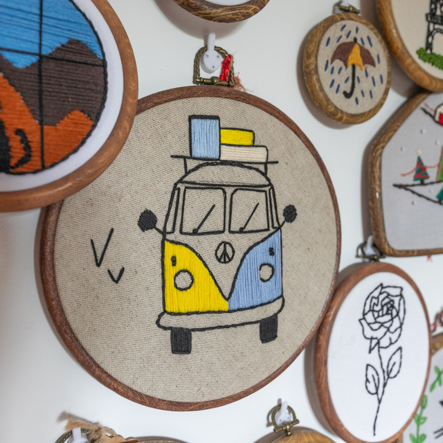 Broderie - le Kombi bicolore -