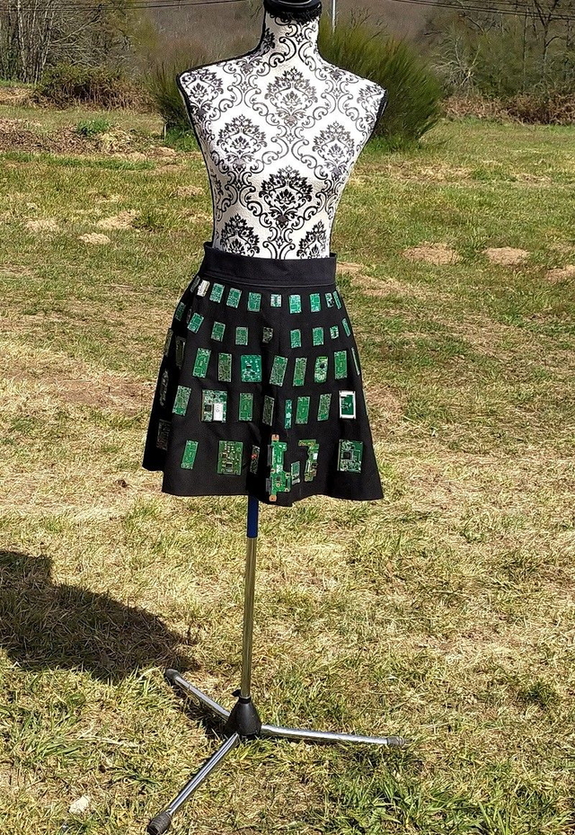 Jupe geek circuits imprimée Taille 38/40