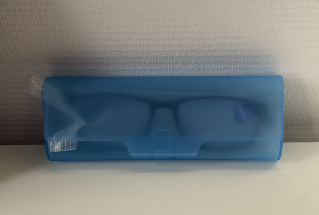 Läsglasögon blått fodral.   2,0