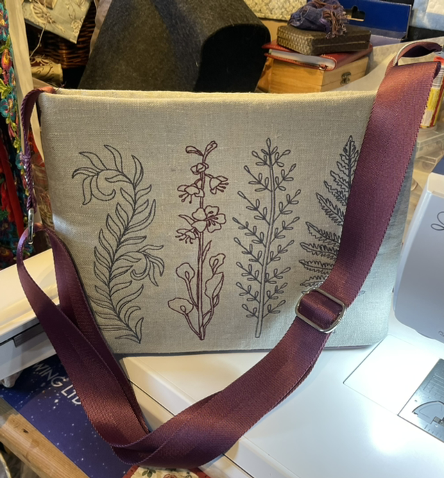 Embroidered linen Crossbody bag