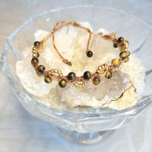 Kit Bracelet vague Oeil du tigre (micro-macramé fils beige et marron, œil du tigre pierre naturelle, perles de dorées)