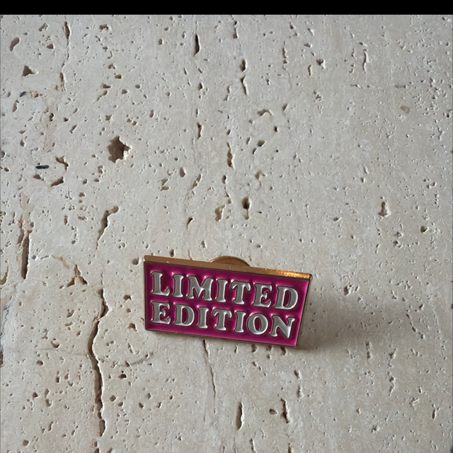 Broche limited edition 