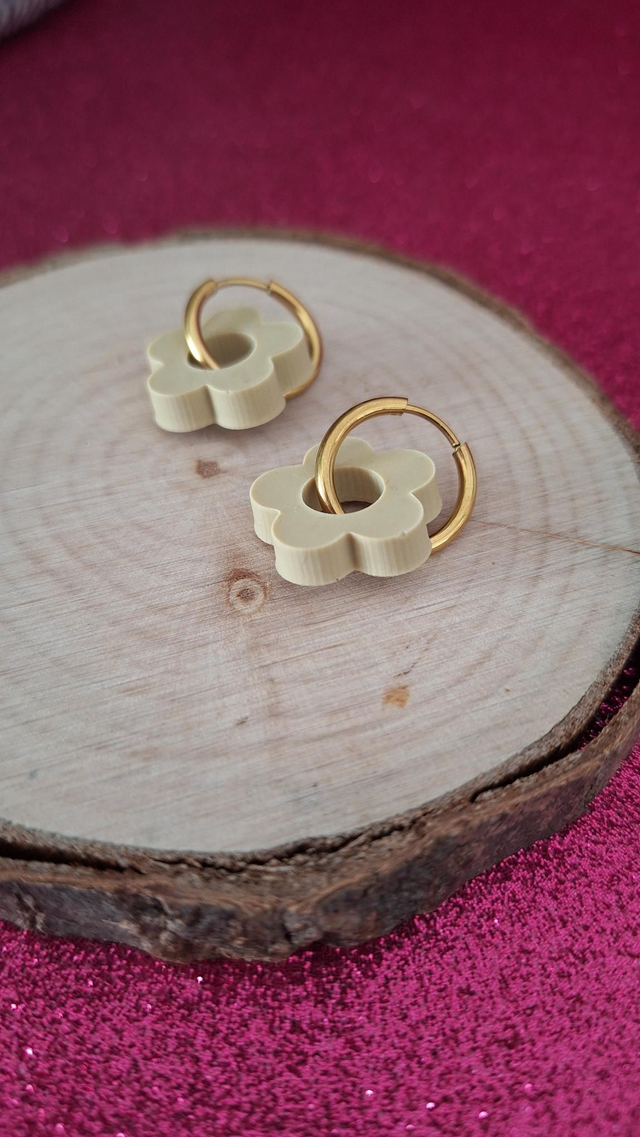 Créoles dorées fleurs beige