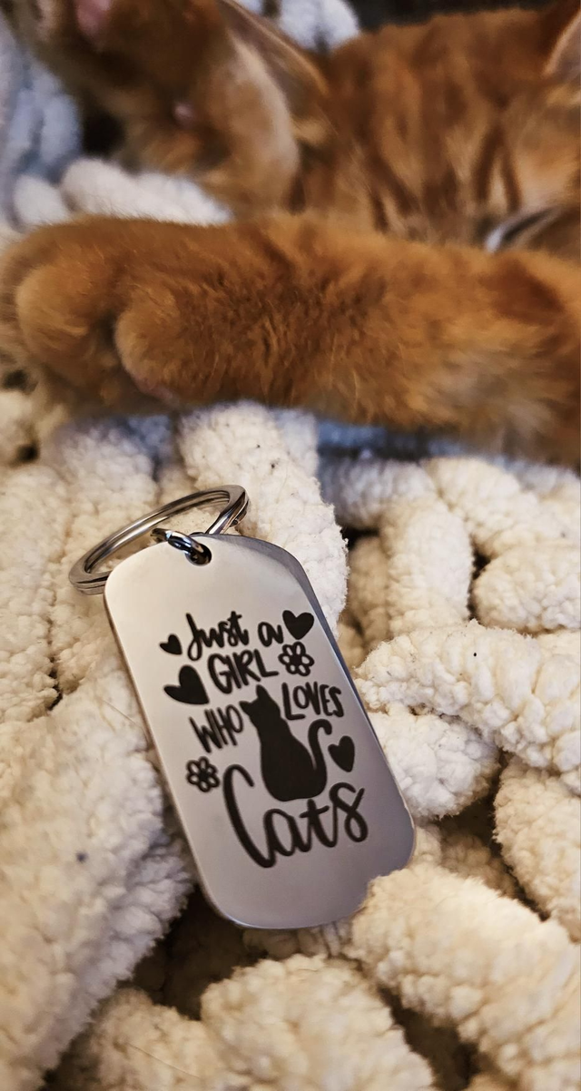 Girl who Loves Cats Keyring