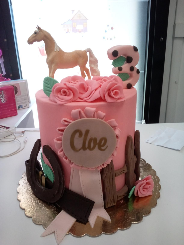 Torta pasta di zucchero