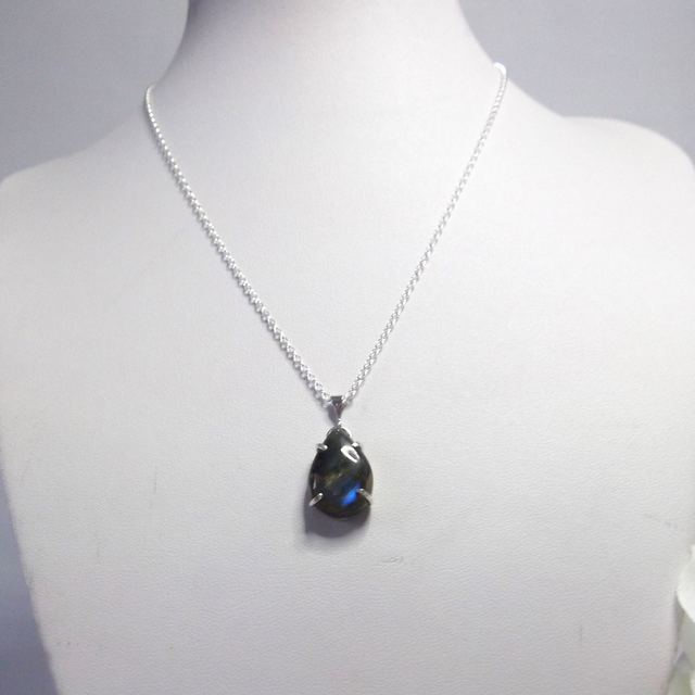 Labradorite claw set pendant