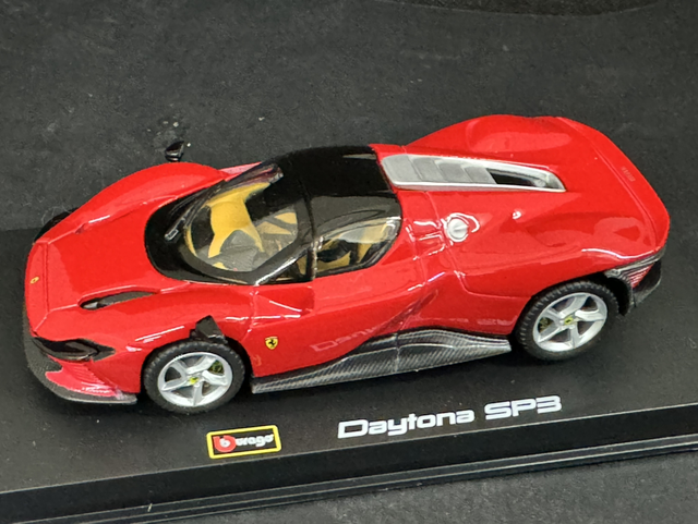 Ferrari Daytona SP3 1:43 Bburago