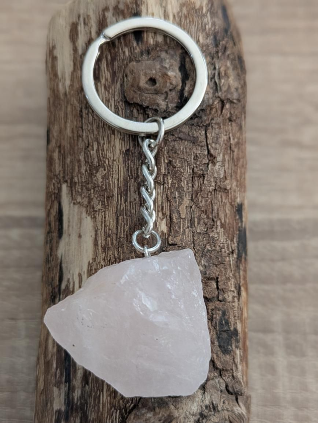 Quartz rose porte-clé pierre brute