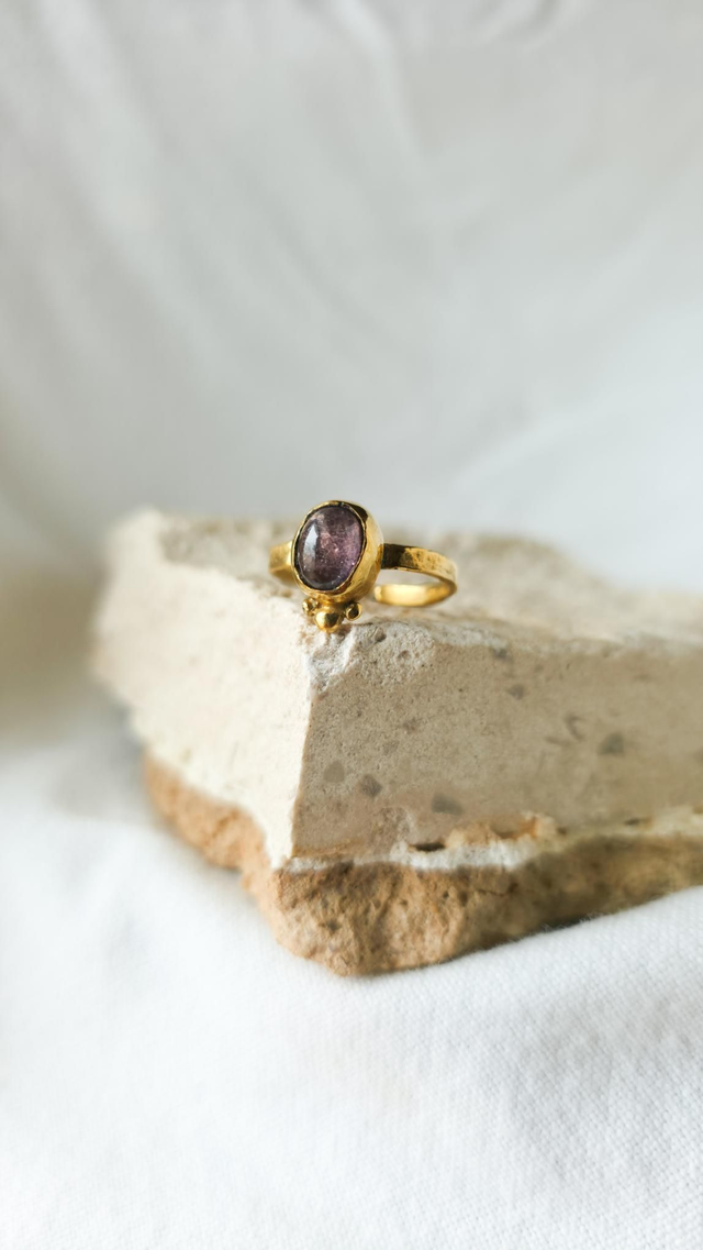 Anel com Turmalina Rosa em Cabochão