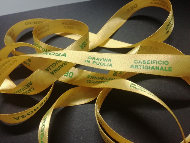 Nastro doppio raso giallo da mm. 15 stampa ad un colore verde