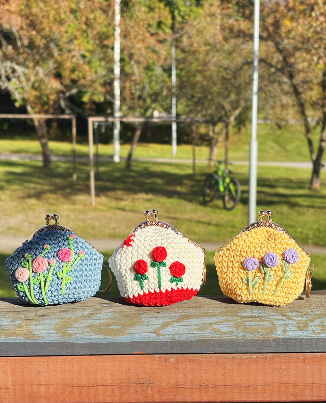Rose Pattern Crochet Coin Purse