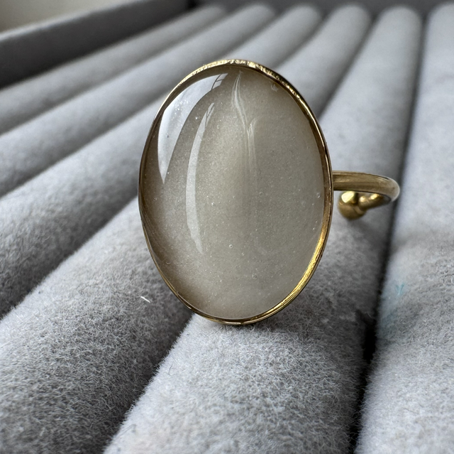 White Royalty gold ring