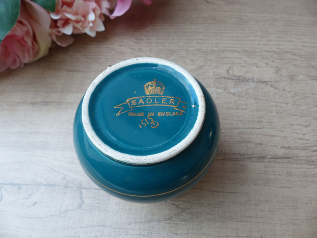 Ancien Pot à Crème Sadler en Céramique Bleu-Vert avec Motifs Dorés – Crémier Anglais Rare des Années 1950 – Petit Pot à Lait Vintage Sadler