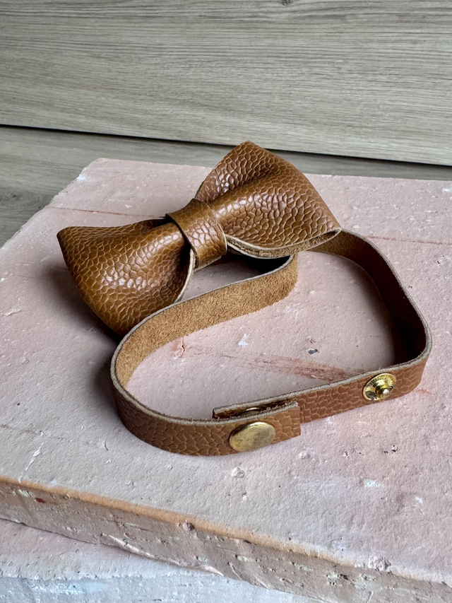 Noeud pap en cuir texturé