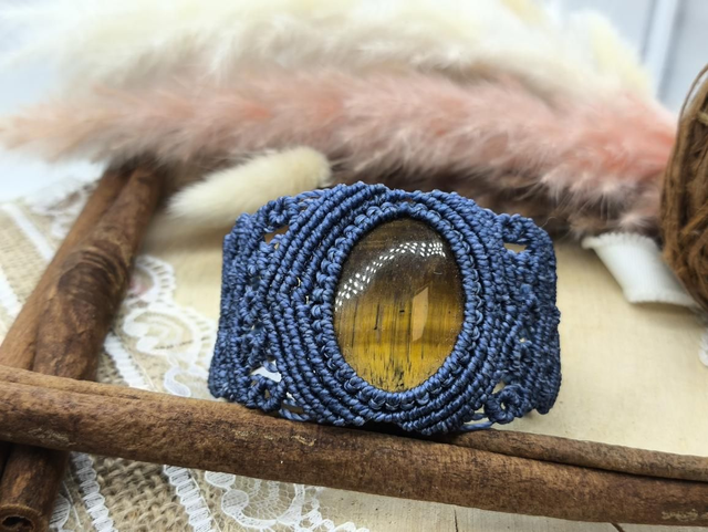 bracelet micro macramé bleu jean avec oeil de tigre