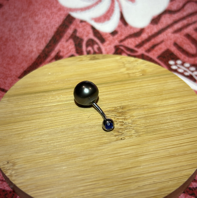 Piercing nombril (bille bleue)