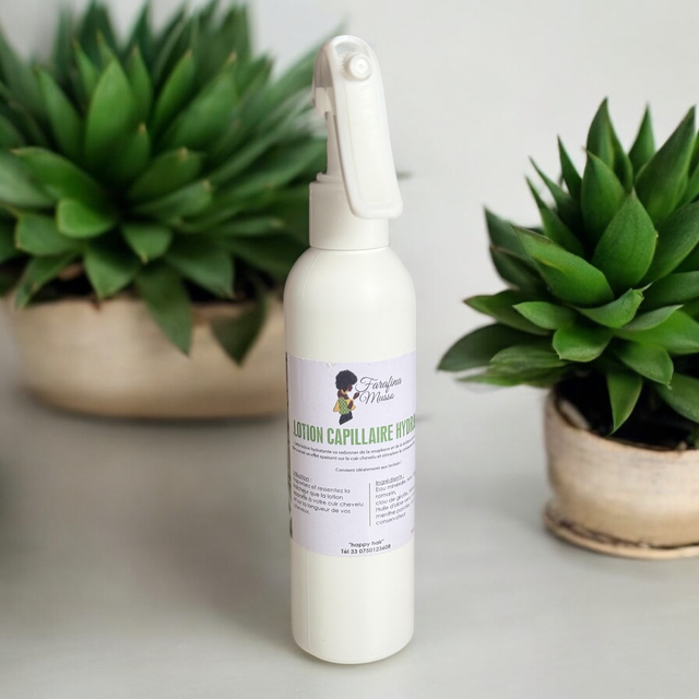 Spray Hydratant Capillaire Naturel – Eau de Rose, Romarin, Hibiscus & Huiles Essentielles | Hydratation, Brillance & Fraîcheur du Cuir Chevelu