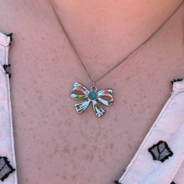 Bow Necklace