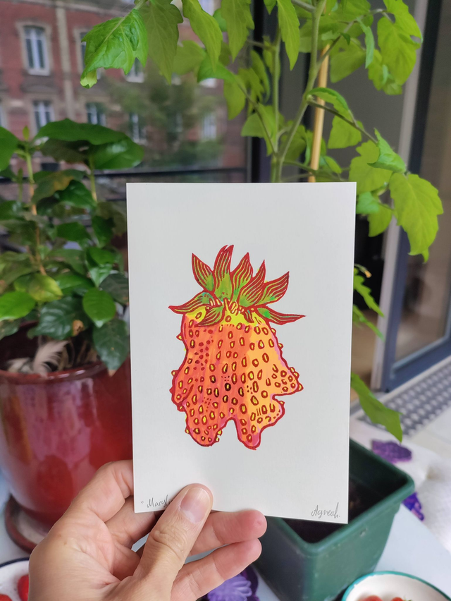 impression linogravure fraises étranges "fraise debout " impression et feutre 10X14.5 cm