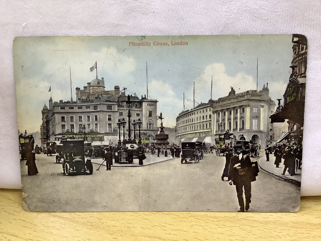 Piccadilly Circus, London -  Posted 1912 unbranded antique postcard Our Ref A120 £2.00