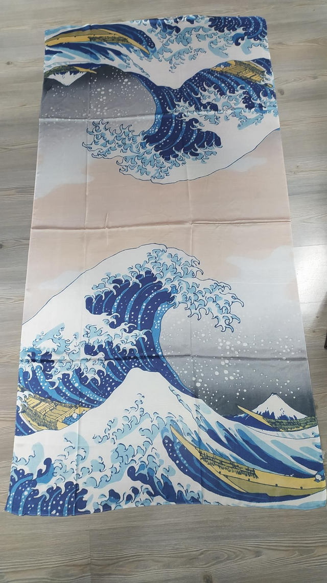 Stola L'onda di Hokusai in seta