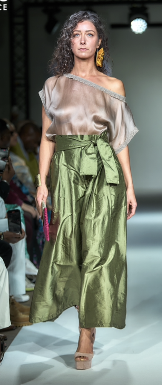 Pantalon large  Kaki en taffetas de soie avec ceinture 