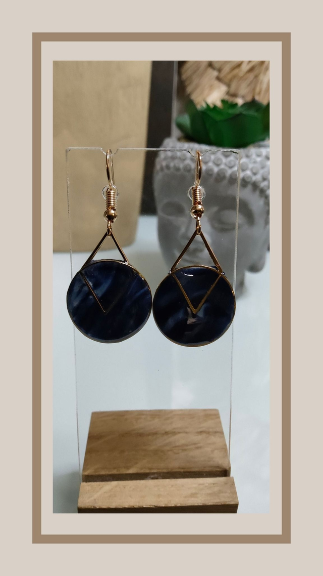 Boucles d&#039;oreilles bleu nuit rond doré et losange 