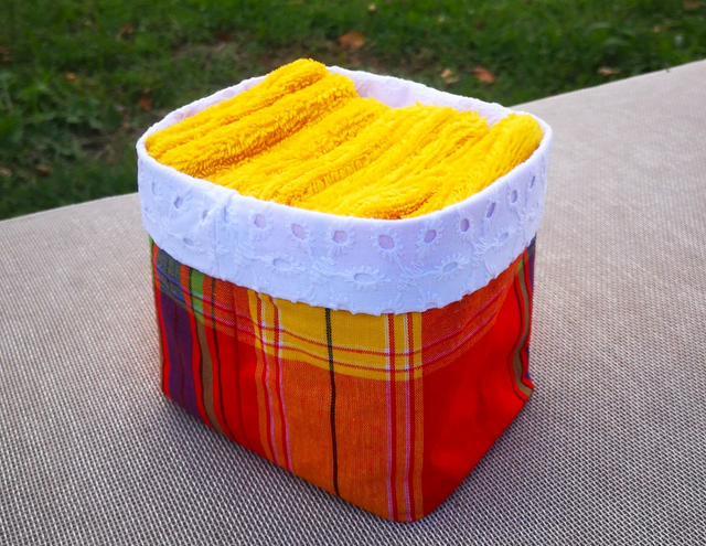 Panière Madras et 10 lingettes jaunes