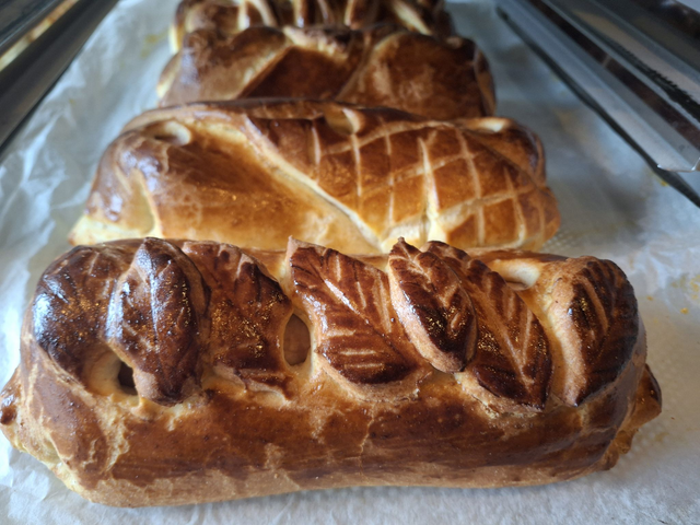 SAUCISSON BRIOCHE PUR BEURRE  (6 saucissons disponibles entre vendredi et samedi)