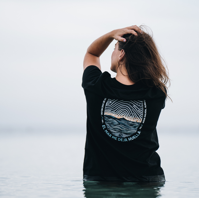 Camiseta huella negra