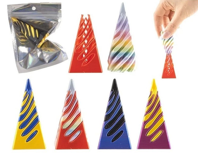 Jouet en forme de pyramide  en spirale imprimé en 3D Sculpture de passage en pyramide 6.6cm