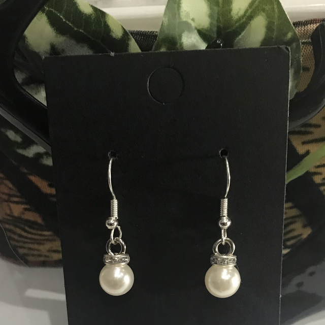White or Cream Dangling Earring - WCD13