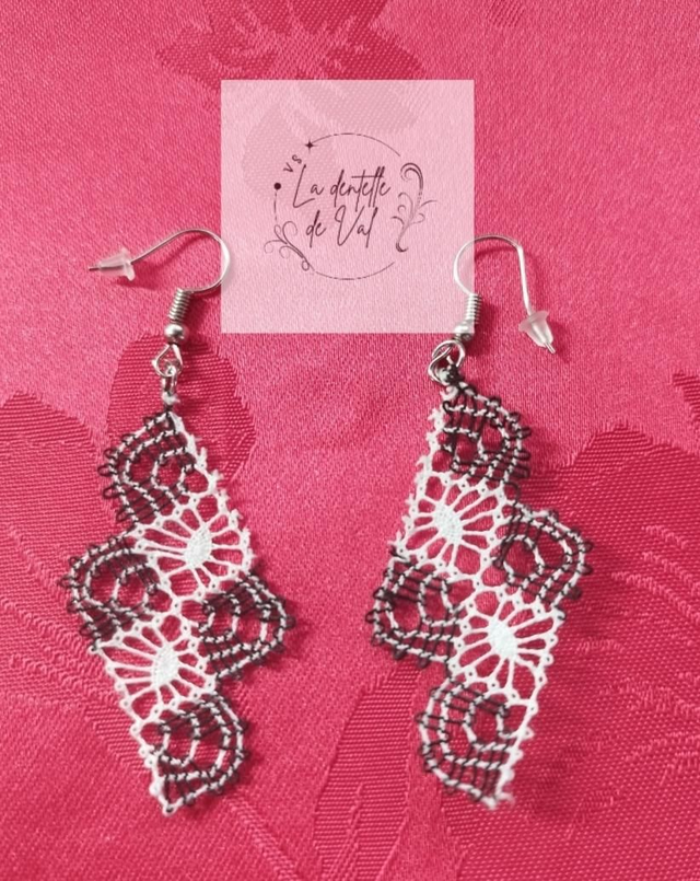 Boucles d'oreilles noire et blanche code 2